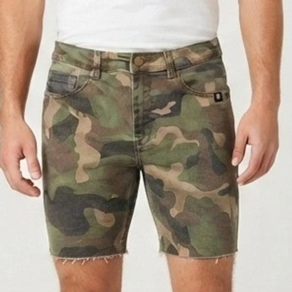 Born Primitive Flex Stretchy Camo Denim Shorts Mens L Green Raw Hem Tactical